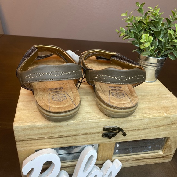 khombu sandals brown